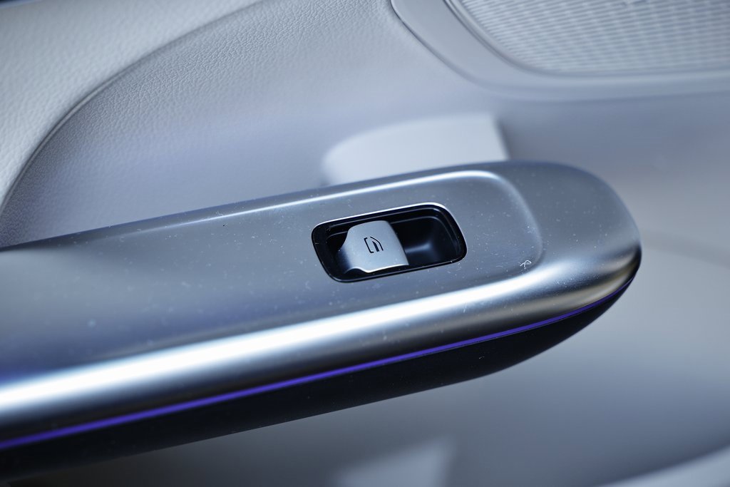 Used 2023 Mercedes-Benz C 300 4MATIC Sedan w/ Exclusive Trim Package image 27