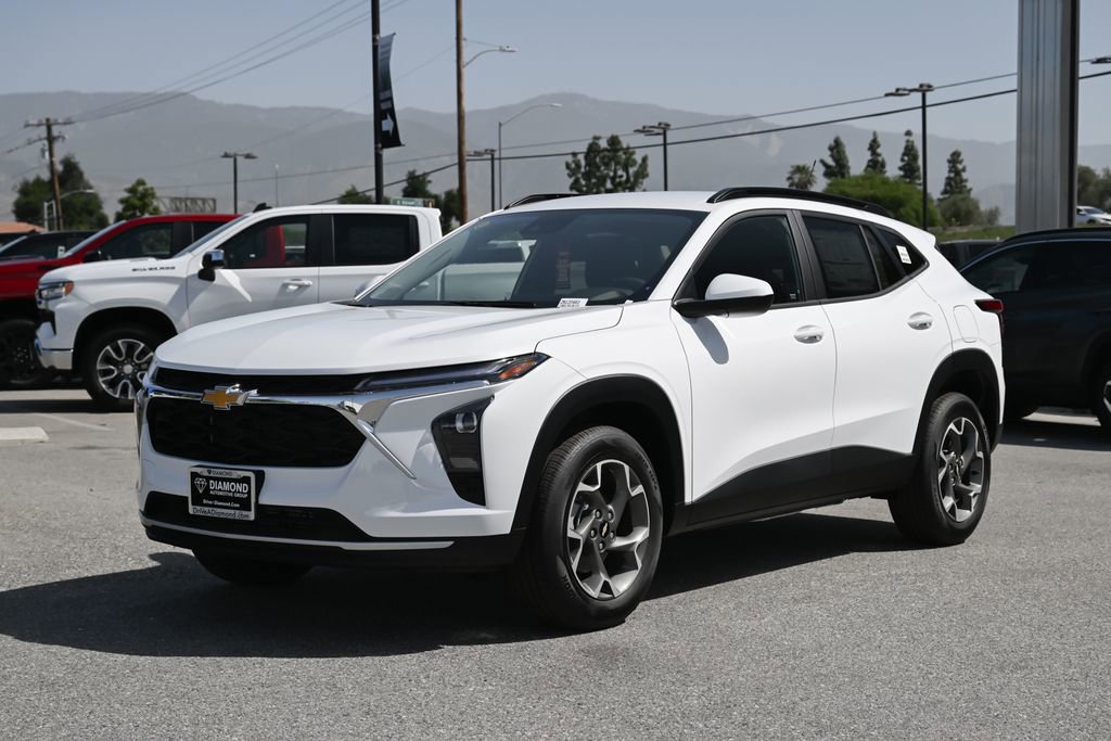 New 2026 Chevrolet Trax LT w/ LPO, Blackout Package FWD image 8