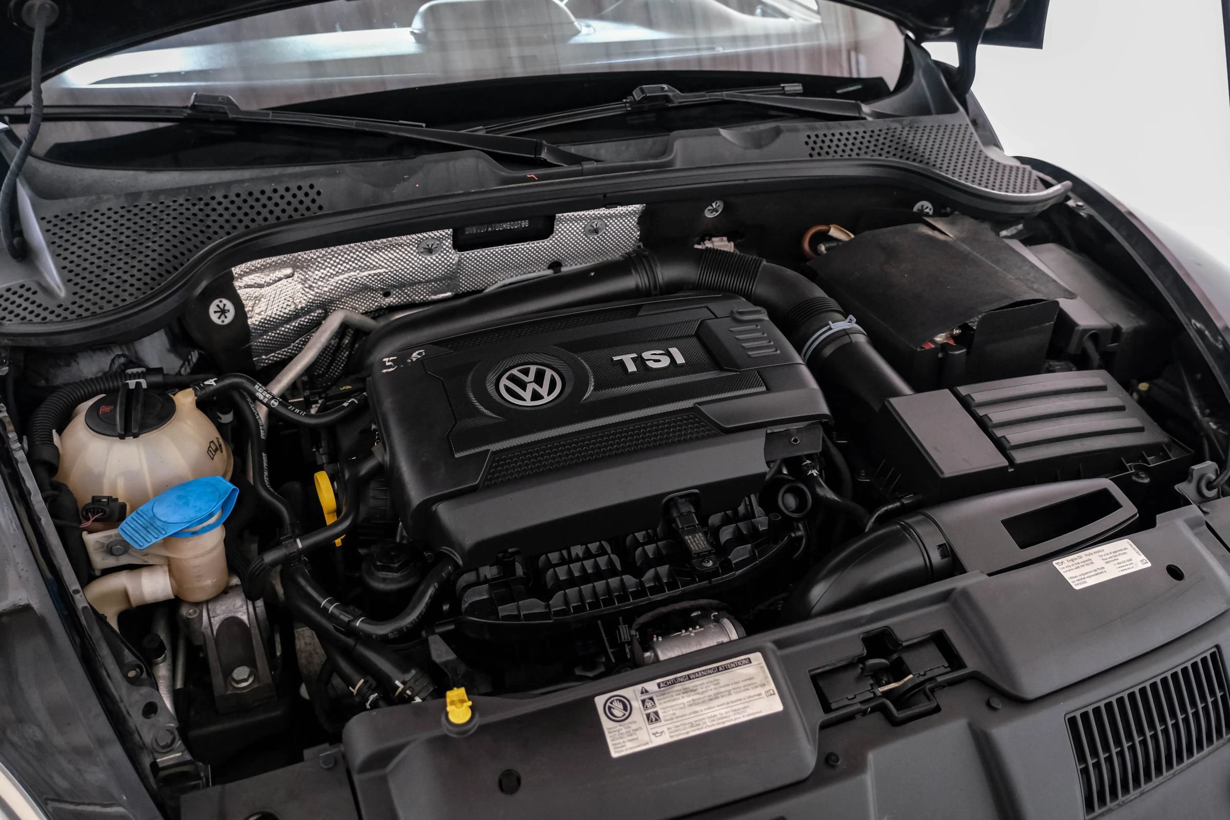 Used 2016 Volkswagen Beetle R-Line SE FWD image 39