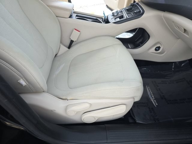 Used 2016 Chrysler 200 Limited FWD image 37