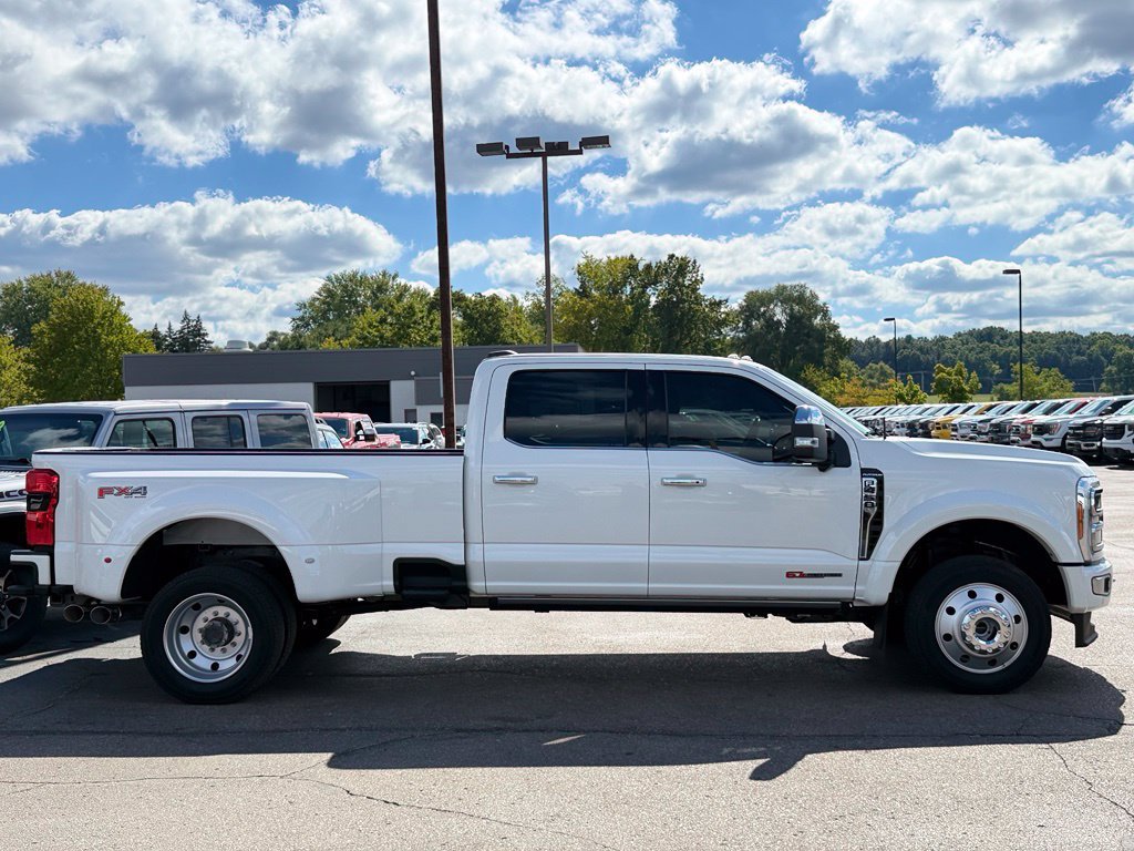 Used 2023 Ford F450 Platinum w/ FX4 Off-Road Package AWD/4WD image 38