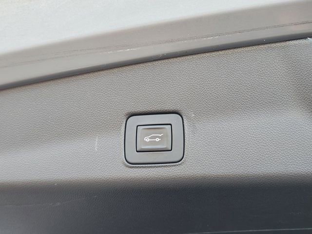 Used 2023 Chevrolet TrailBlazer RS w/ Sun and Liftgate Package FWD image 36