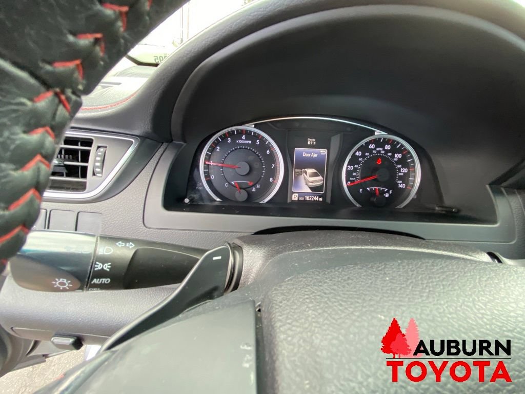 Used 2015 Toyota Camry SE FWD image 34