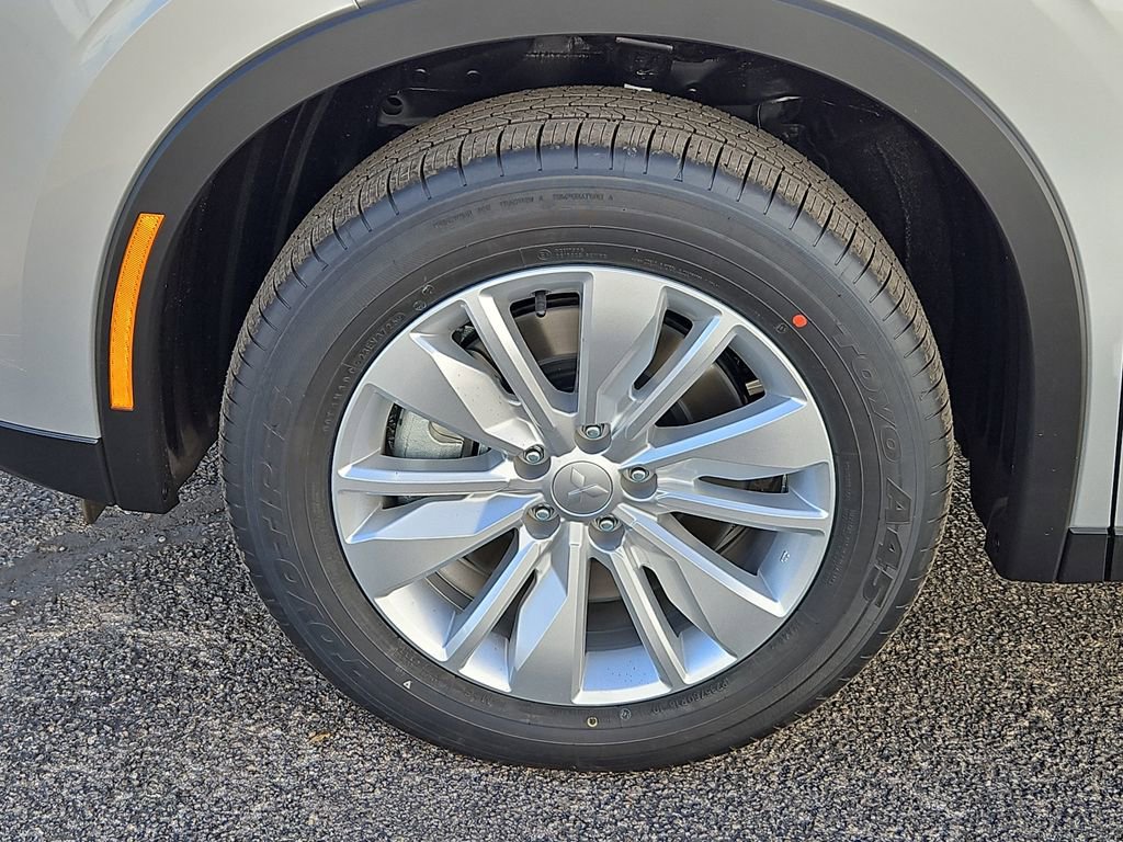 New 2026 Mitsubishi Outlander ES image 17