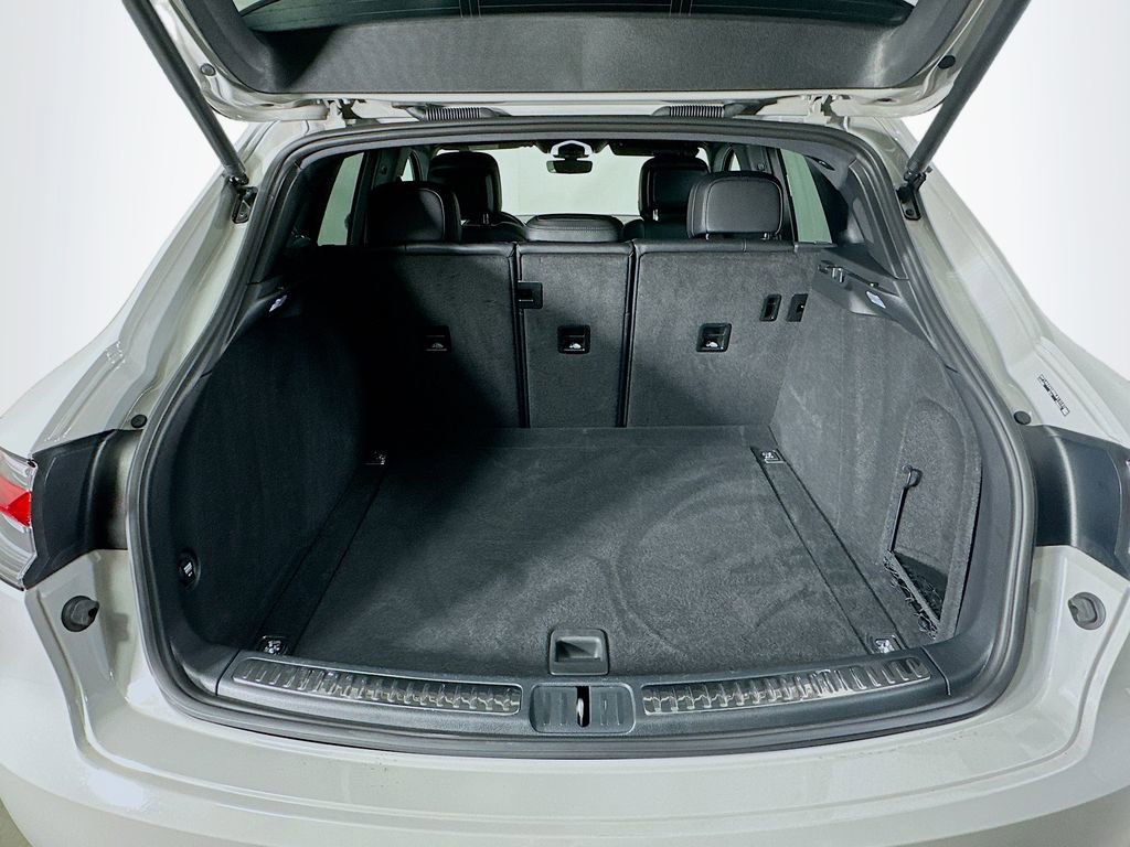 Certified 2021 Porsche Macan image 28