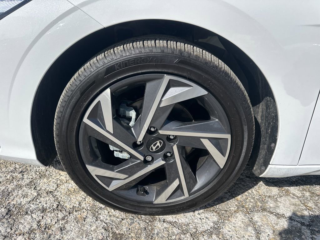 Certified 2025 Hyundai Elantra SEL image 27