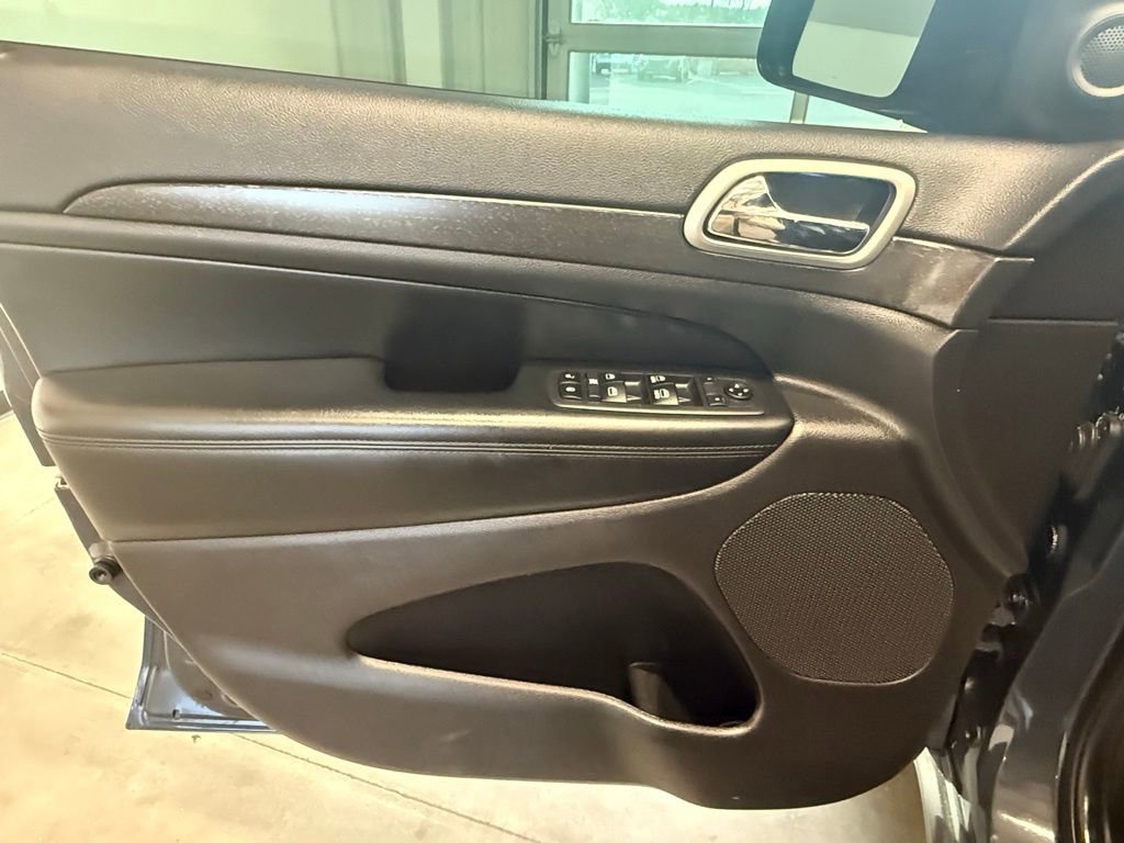 Used 2018 Jeep Grand Cherokee Altitude image 19