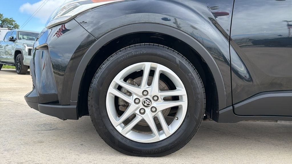 Used 2021 Toyota C-HR LE FWD image 9