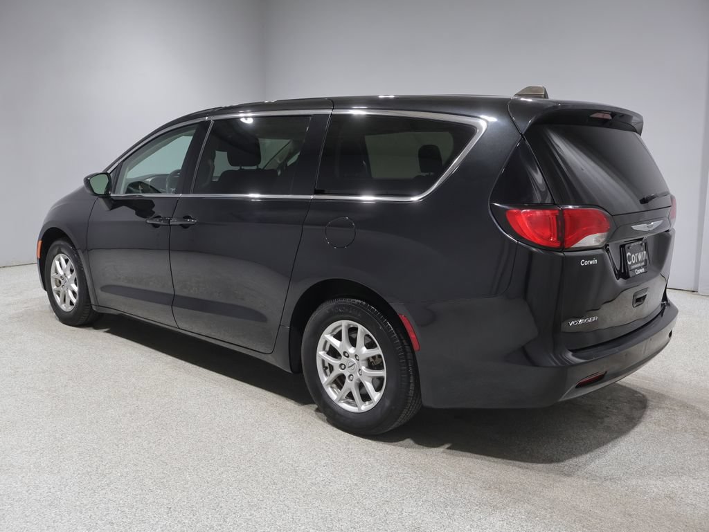 Certified 2023 Chrysler Voyager LX FWD image 5