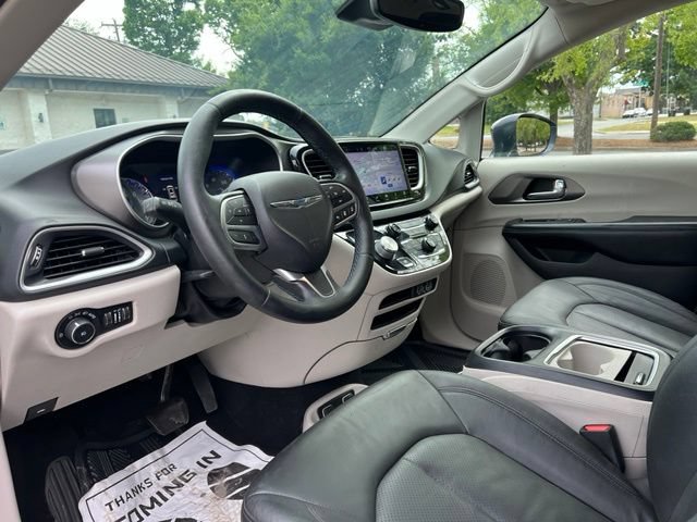 Used 2021 Chrysler Pacifica Touring-L FWD image 11