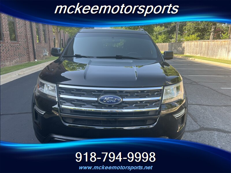 Used 2018 Ford Explorer XLT FWD image 2