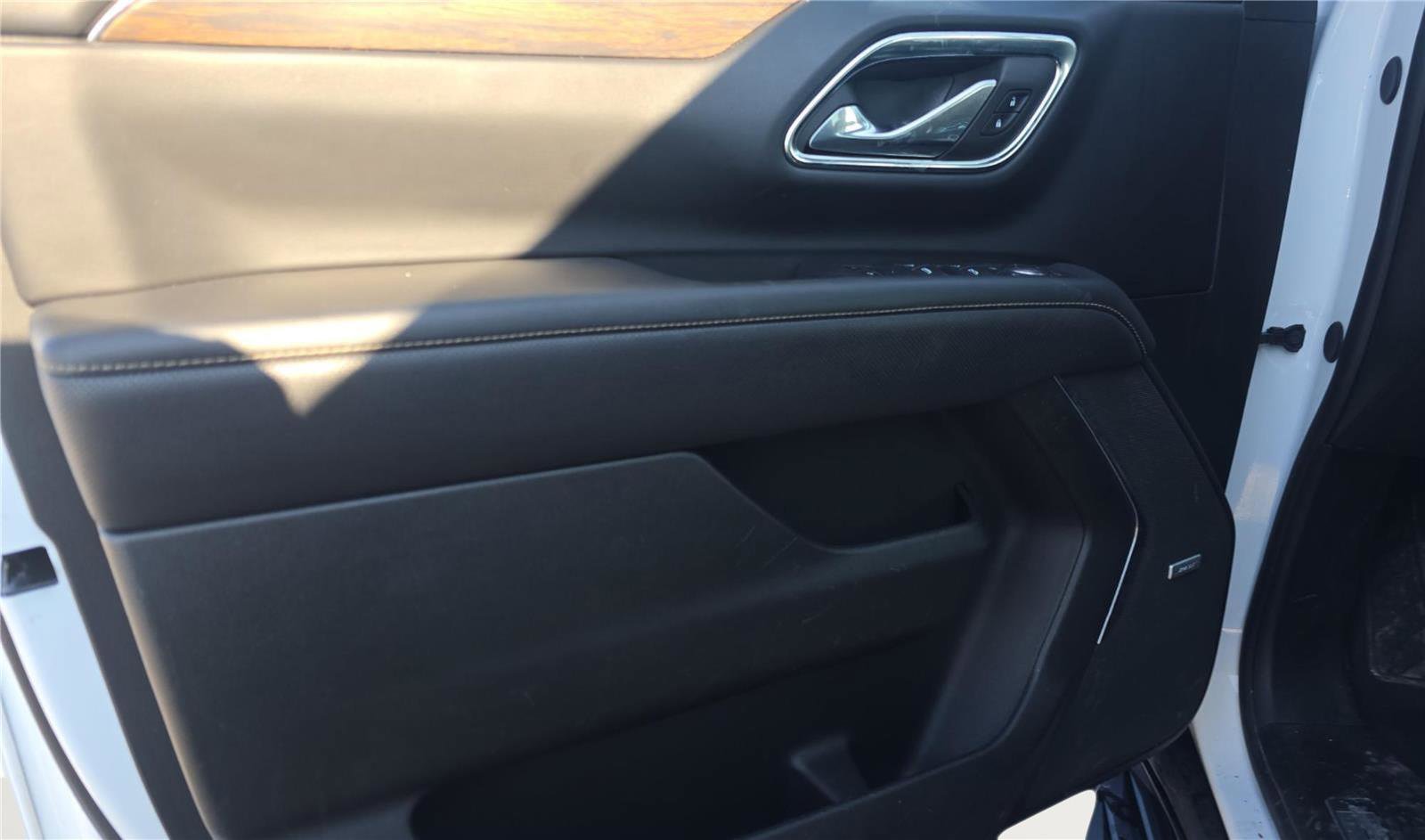 Used 2023 Chevrolet Suburban Premier image 16