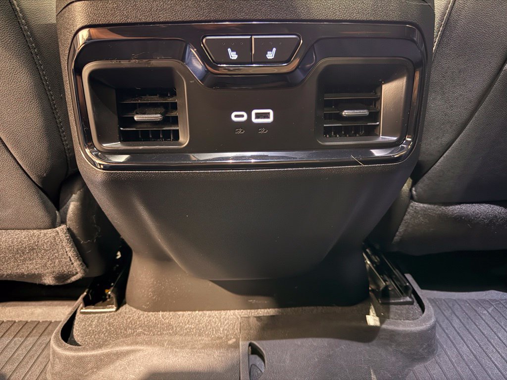 Used 2024 GMC Sierra 1500 AT4 w/ Technology Package AWD/4WD image 38