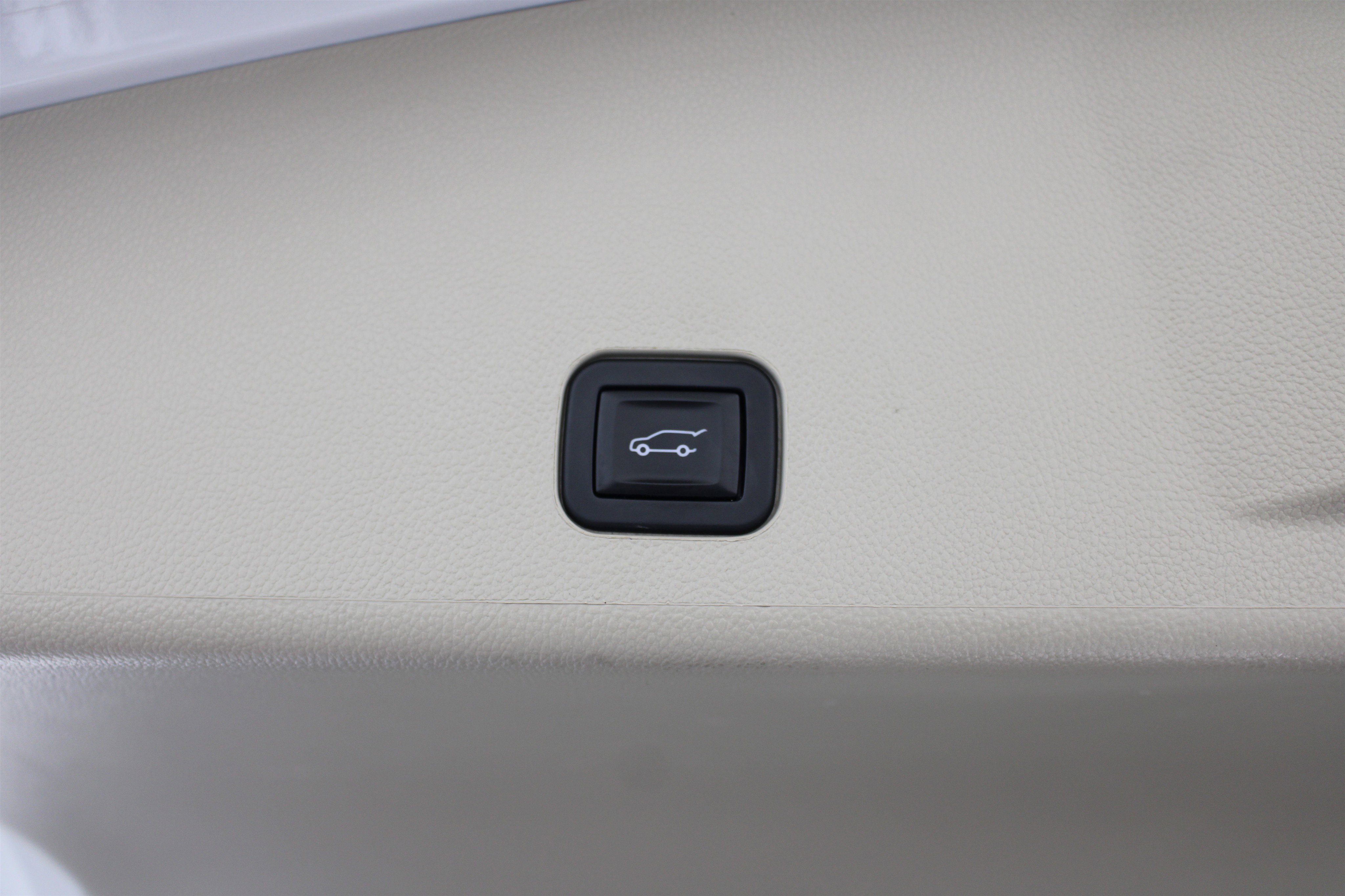 Used 2016 Cadillac SRX Premium w/ LPO, Protection Package image 24