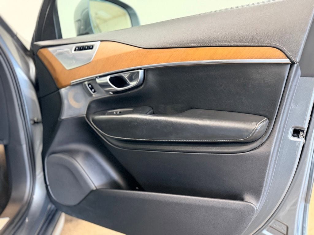 Used 2018 Volvo XC90 T6 Inscription w/ Convenience Package AWD/4WD image 18