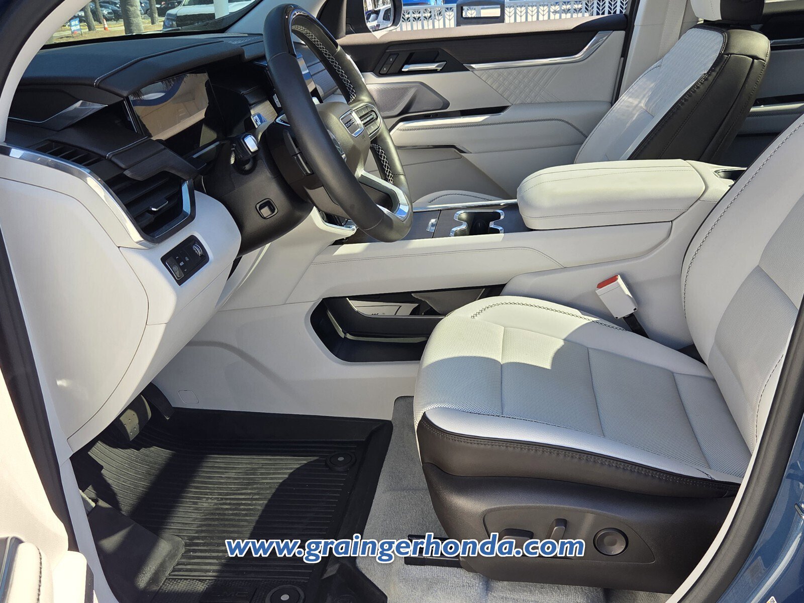 Used 2024 GMC Acadia Denali w/ Super Cruise Package image 9