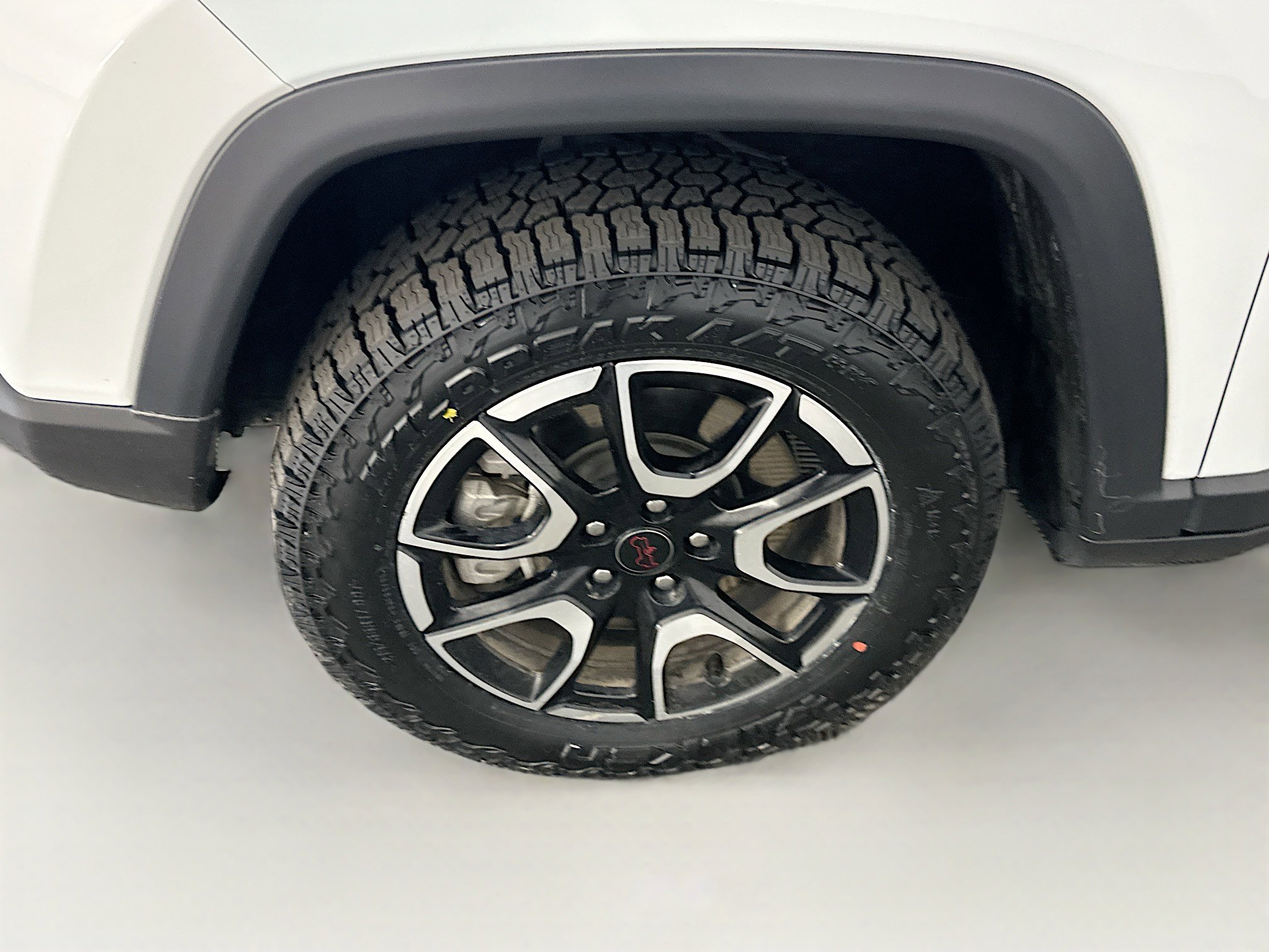 Used 2025 Jeep Compass Trailhawk AWD/4WD image 11