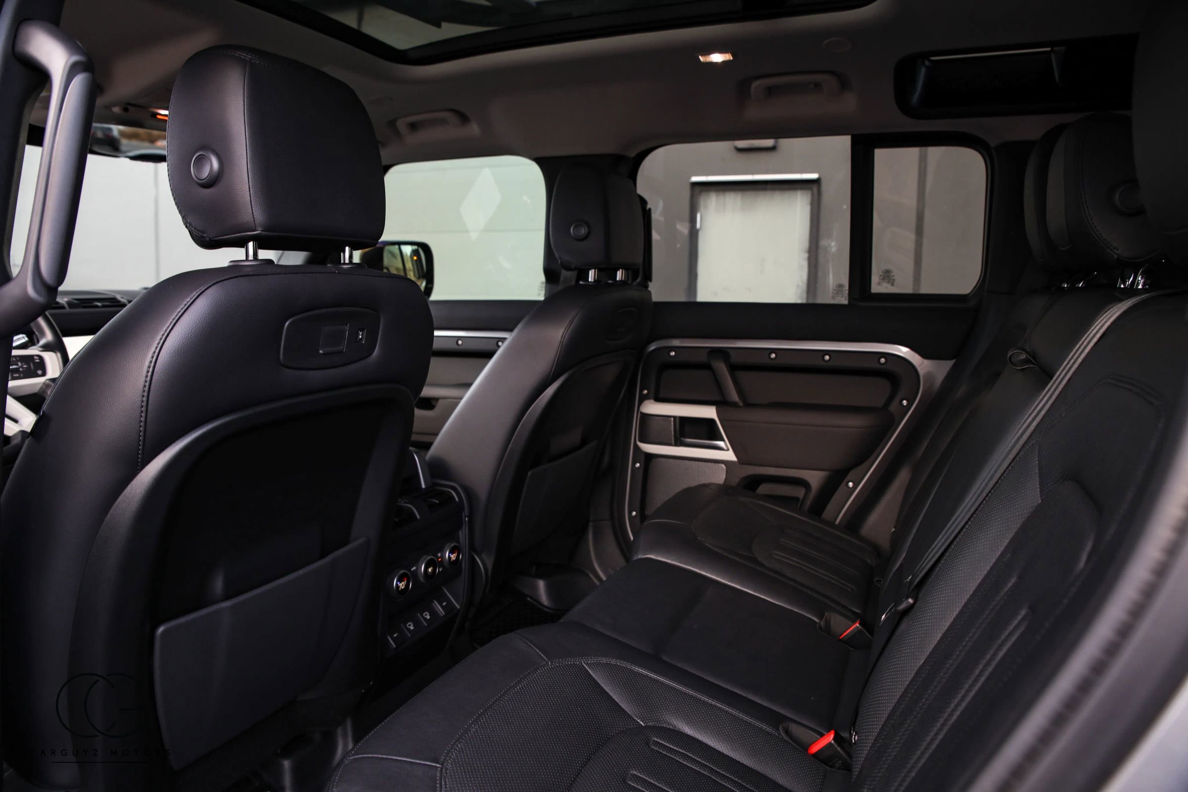 Used 2022 Land Rover Defender 110 SE image 14