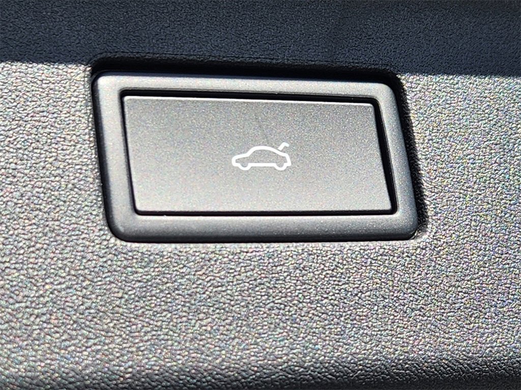 New 2025 Volkswagen Tiguan SE image 23