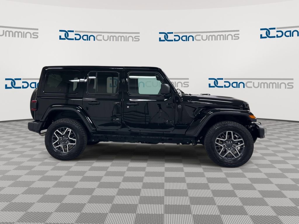 Used 2025 Jeep Wrangler Sahara image 9