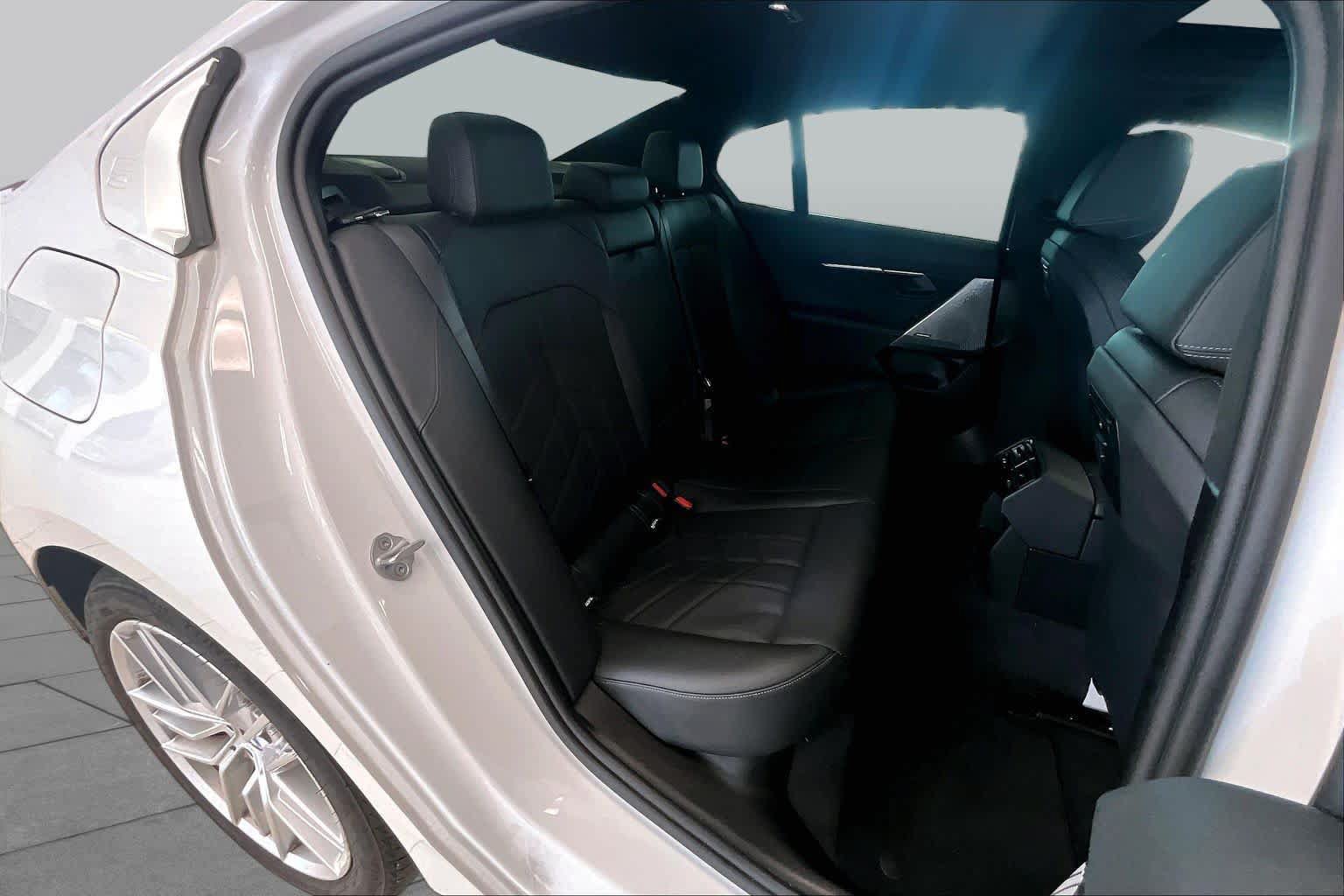Used 2024 BMW 530i w/ Convenience Package RWD image 18