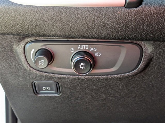 Used 2022 GMC Terrain SLE w/ Driver Convenience Package image 18