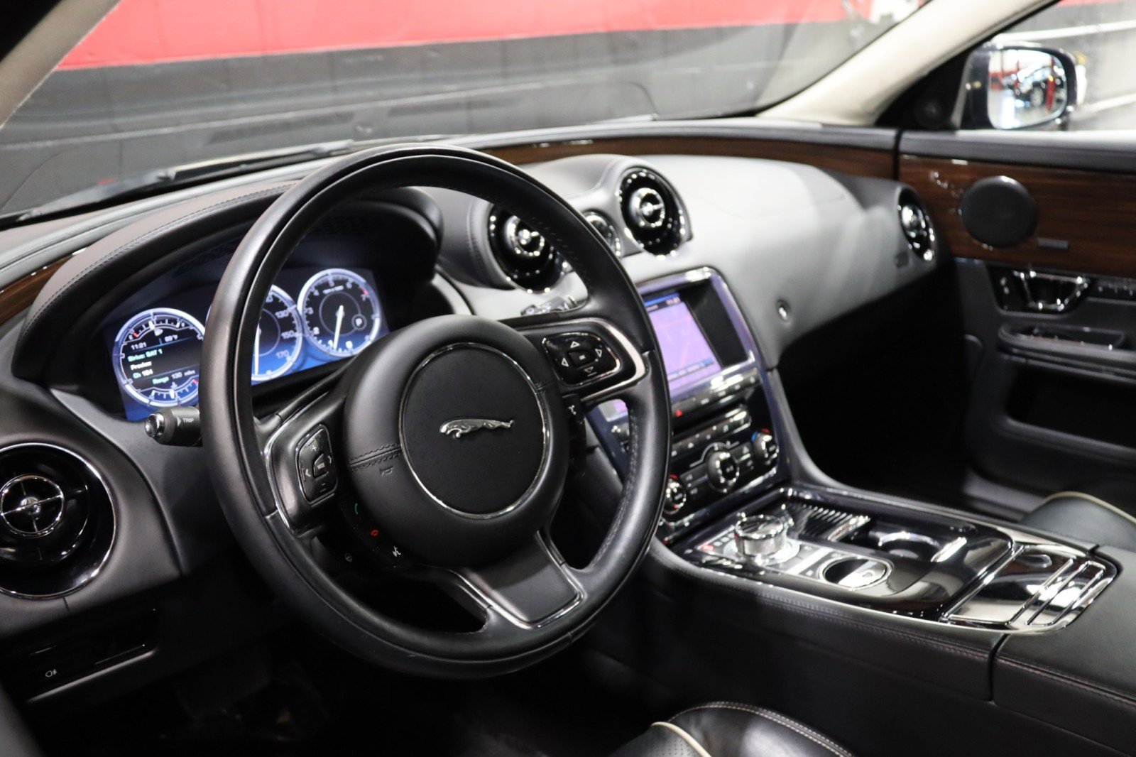 Used 2014 Jaguar XJ L Portfolio image 34