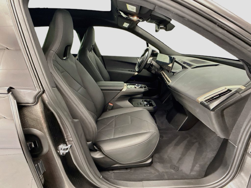 Used 2026 BMW iX xDrive45 w/ Premium Package AWD/4WD image 19