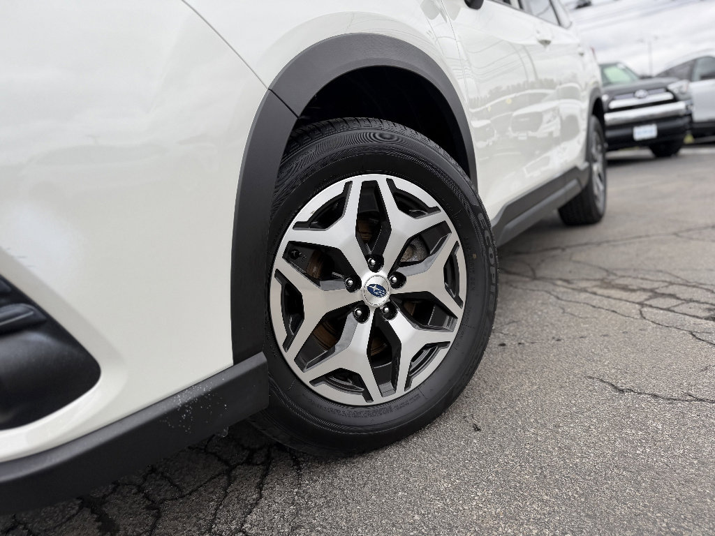 Used 2023 Subaru Forester Premium image 2