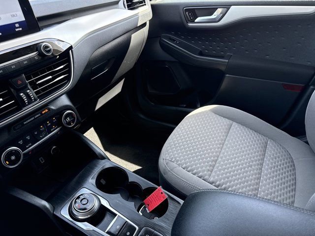 Used 2020 Ford Escape SE image 22