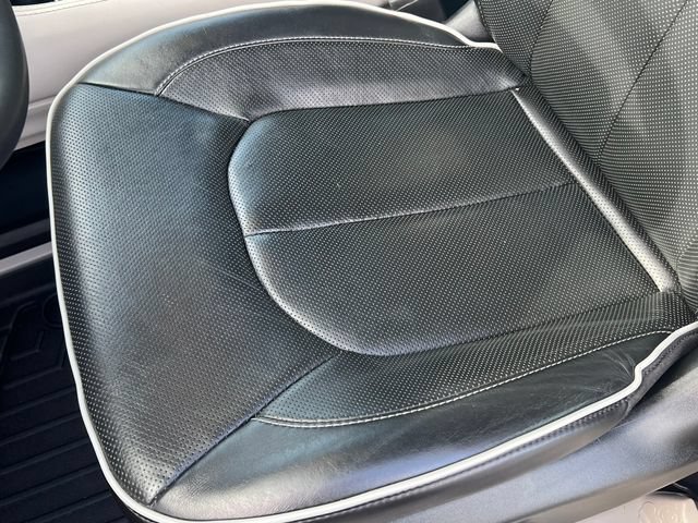 Used 2023 Chrysler Pacifica Limited FWD image 14