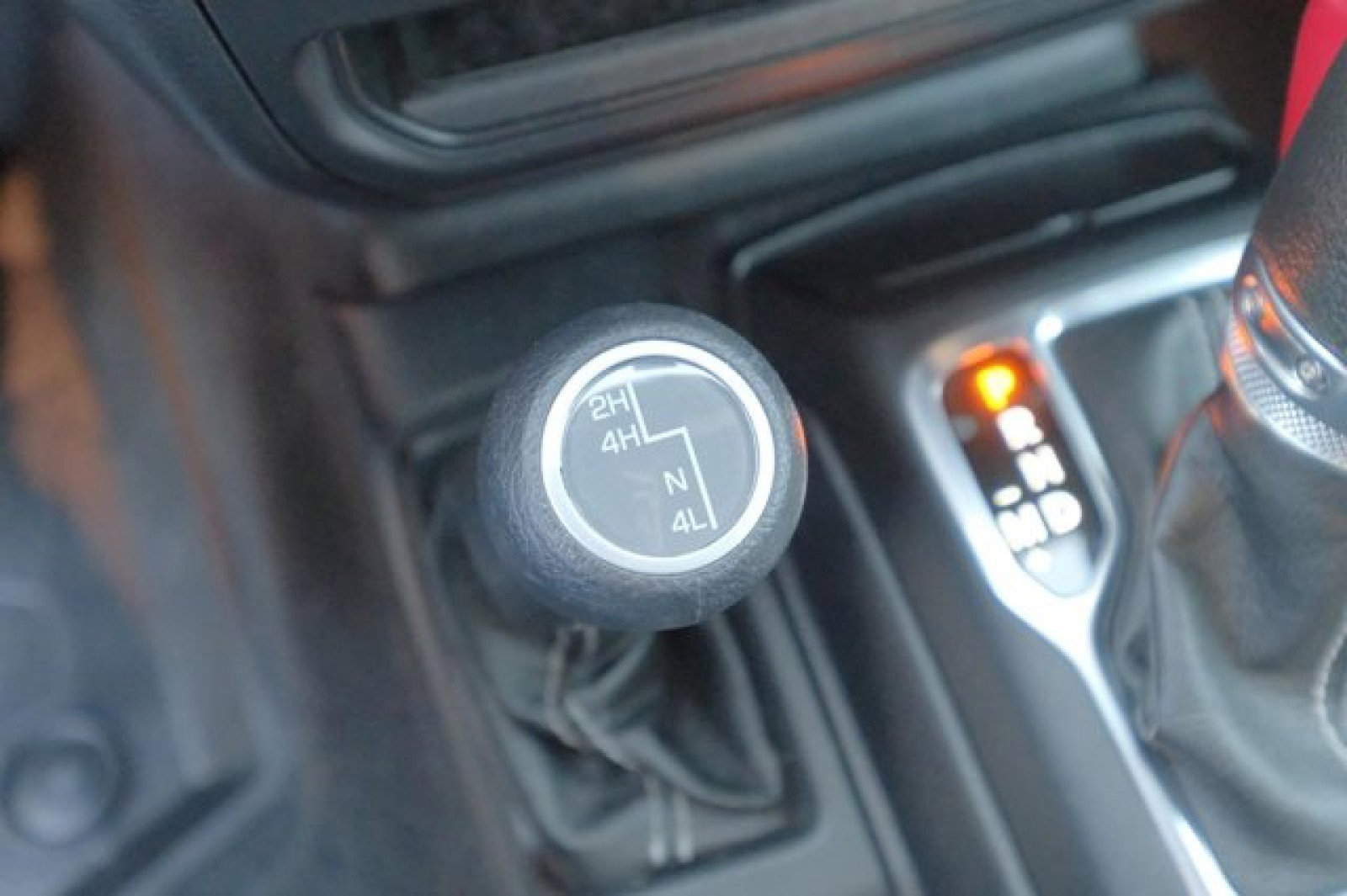 Used 2020 Jeep Wrangler Unlimited Sahara image 25