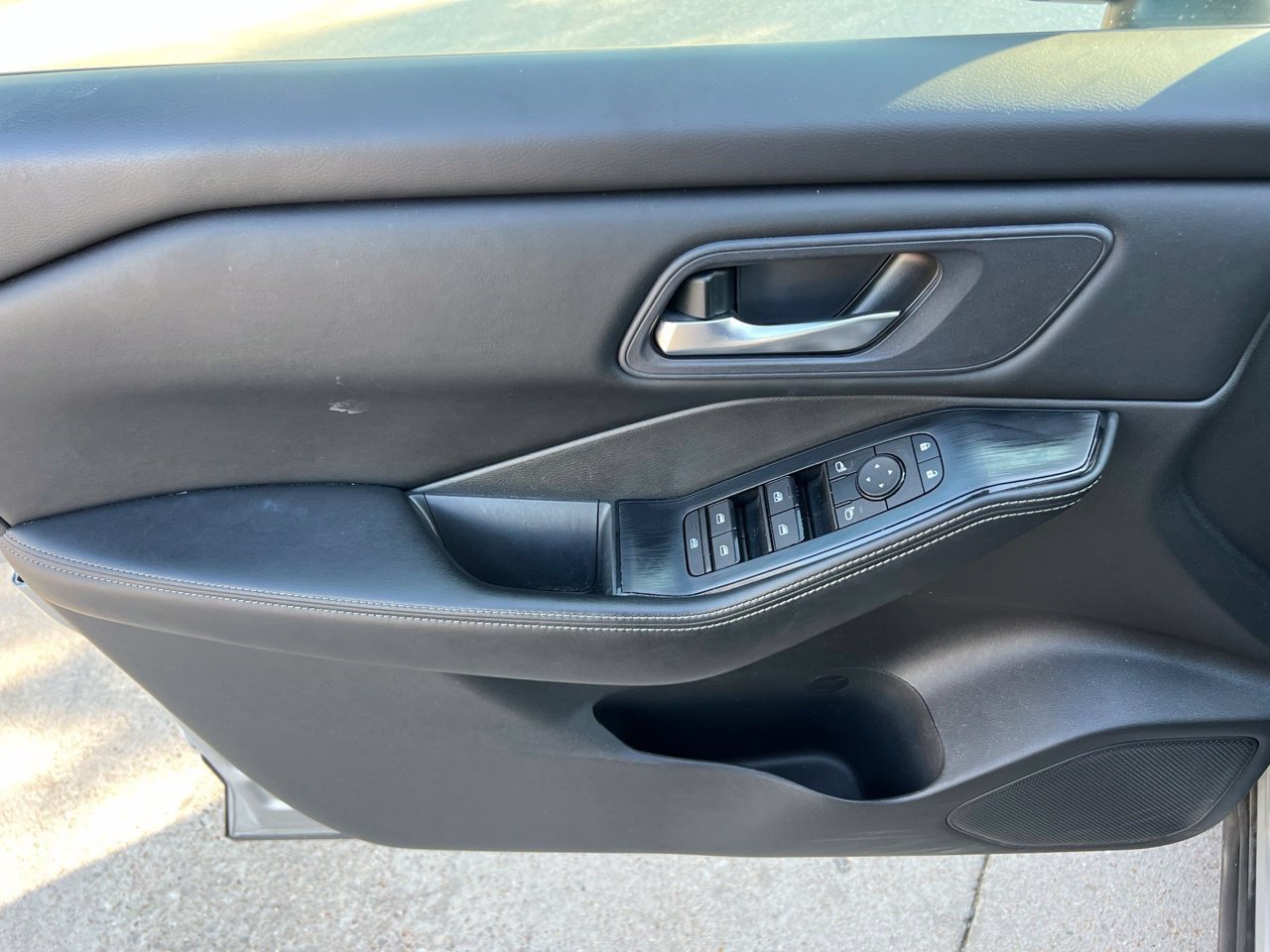 Used 2024 Nissan Rogue SV AWD/4WD image 11