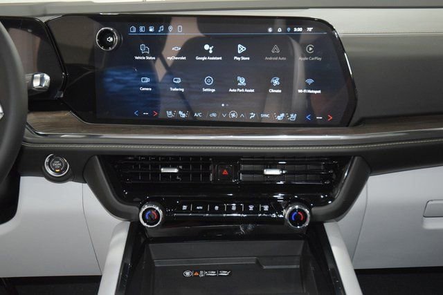 New 2026 Chevrolet Suburban Premier w/ Sun And Tow Package AWD/4WD image 32