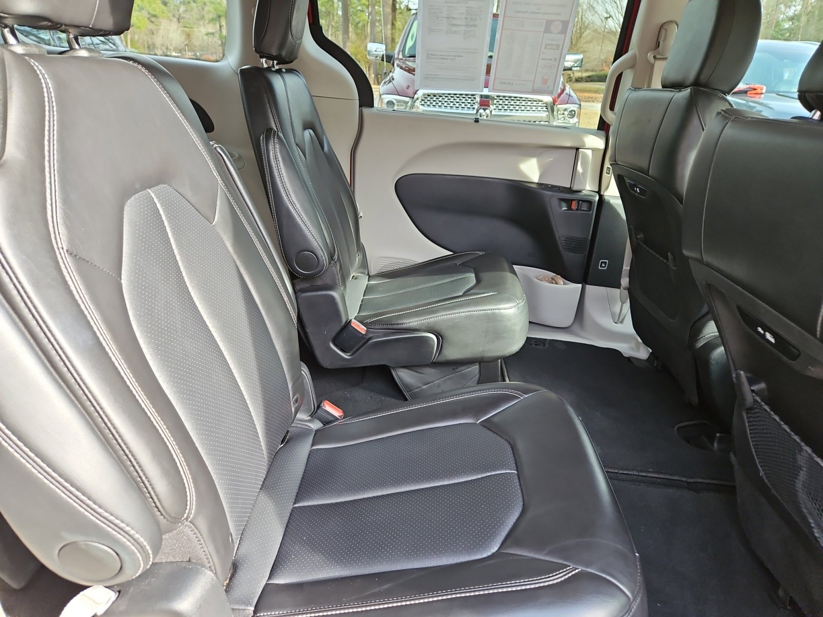 Used 2024 Chrysler Pacifica Touring-L image 17