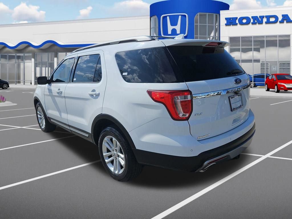 Used 2016 Ford Explorer XLT w/ Equipment Group 202A image 6