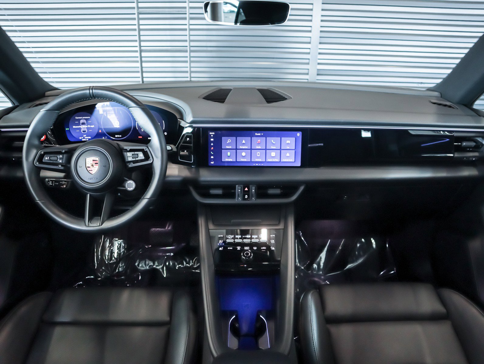 Used 2025 Porsche Macan Electric image 12