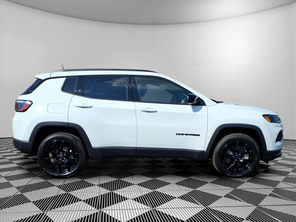 New 2026 Jeep Compass Latitude image 3
