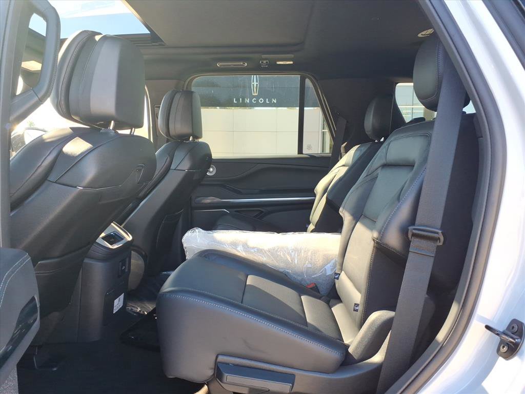 New 2025 Lincoln Navigator Reserve w/ Jet Appearance Package image 9