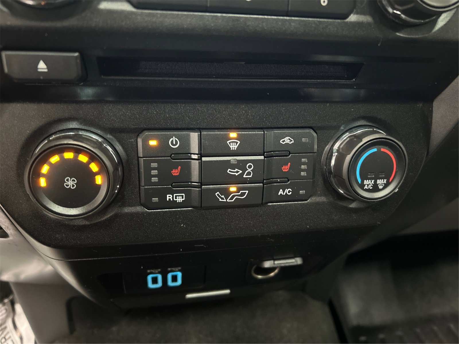 Used 2018 Ford F150 XLT w/ Equipment Group 302A Luxury image 27