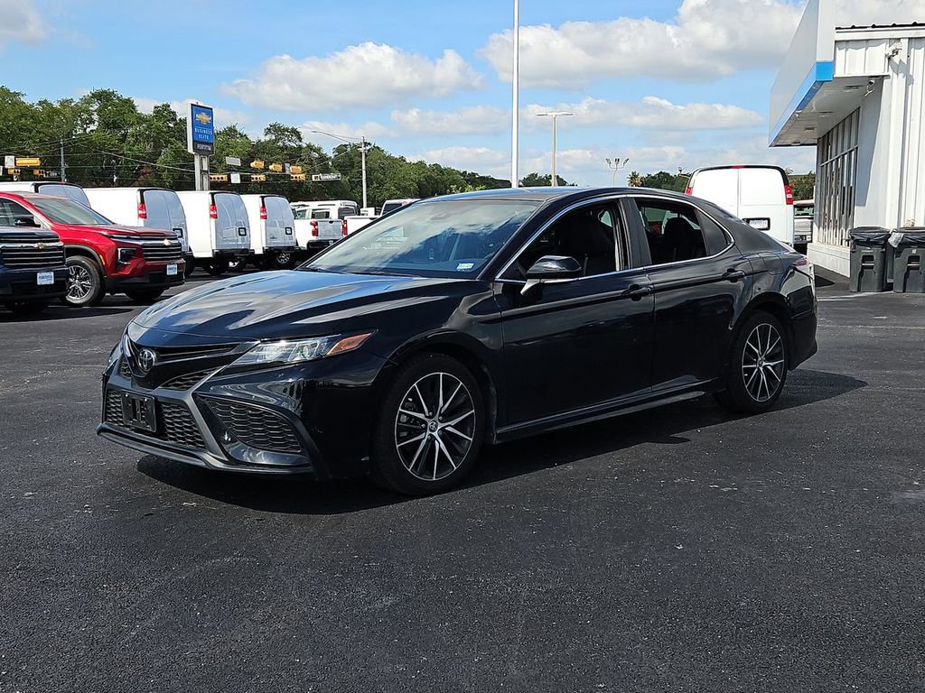 Used 2022 Toyota Camry SE w/ Convenience Package FWD image 12