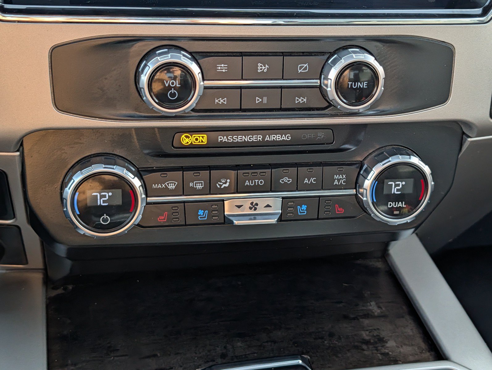 Used 2022 Ford F350 Lariat w/ Lariat Ultimate Package AWD/4WD image 23