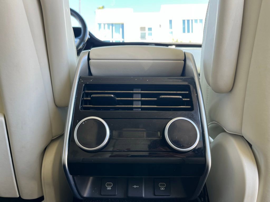 Used 2023 Land Rover Range Rover Long Wheelbase SE image 33