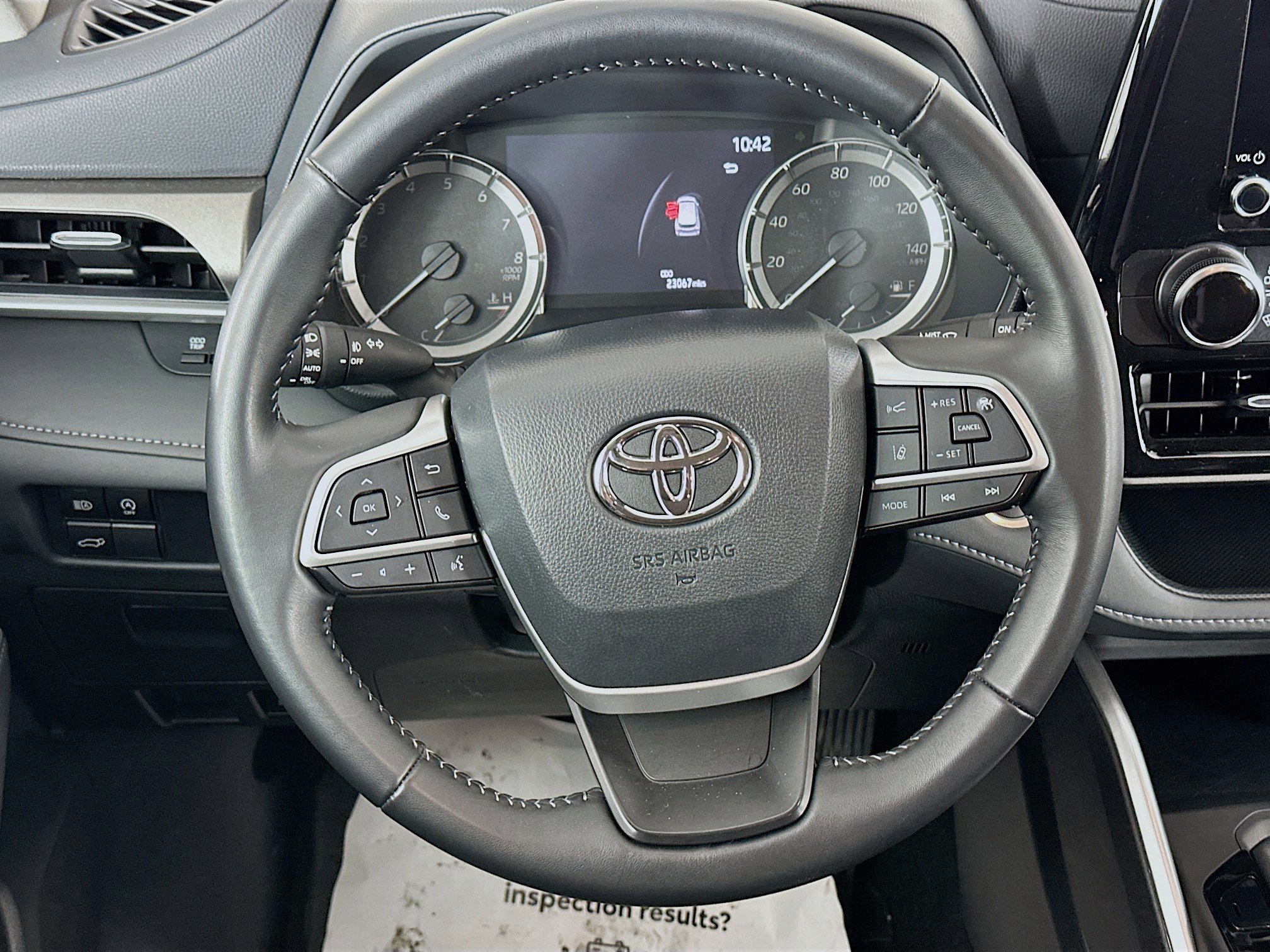 Used 2025 Toyota Highlander LE FWD image 18
