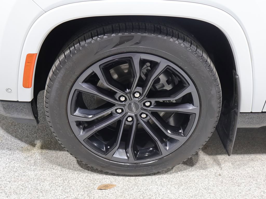 Used 2024 Jeep Grand Wagoneer Series III w/ Rear Seat Video Group 1 AWD/4WD image 10