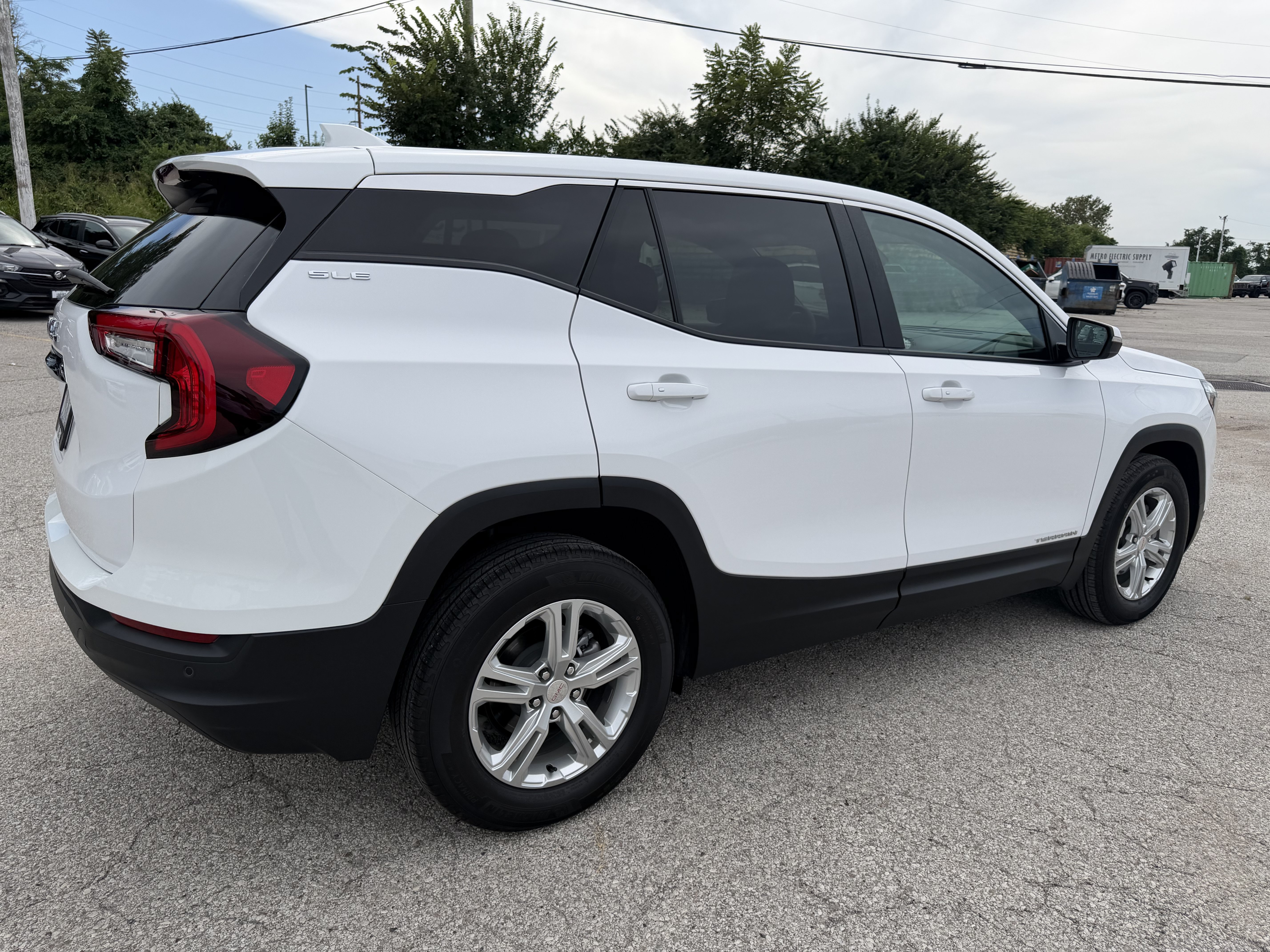 Used 2024 GMC Terrain SLE FWD image 7