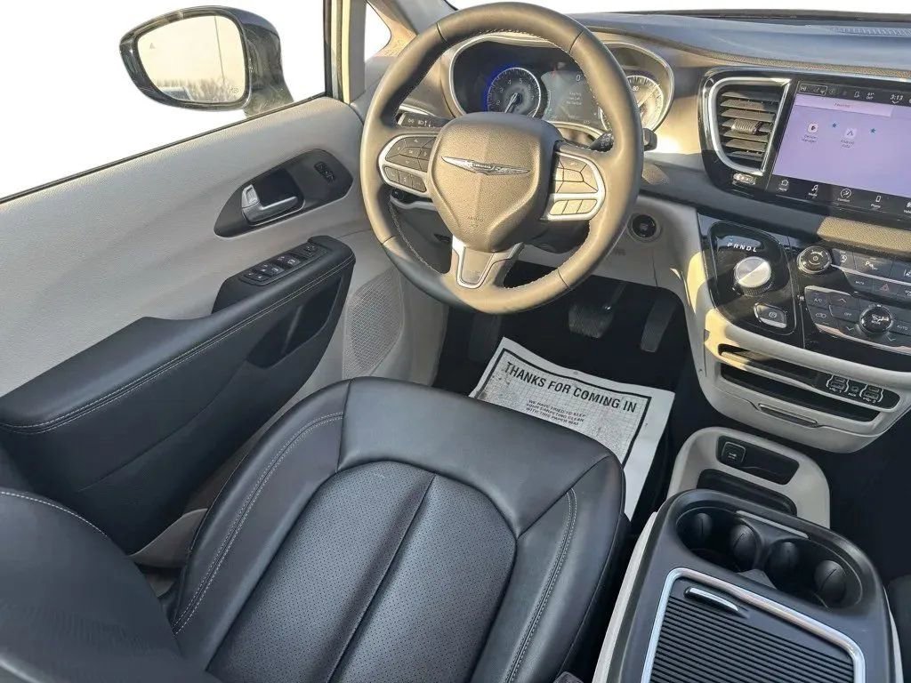 Used 2024 Chrysler Pacifica Touring-L image 17
