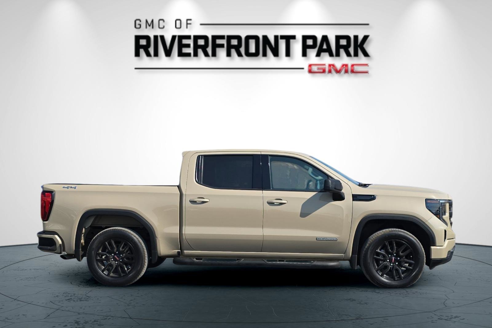 Used 2023 GMC Sierra 1500 Elevation image 2