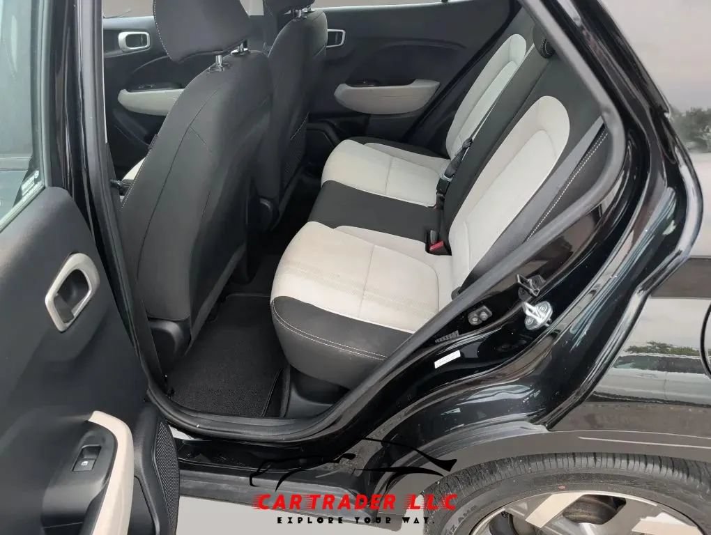 Used 2022 Hyundai Venue SEL FWD image 24
