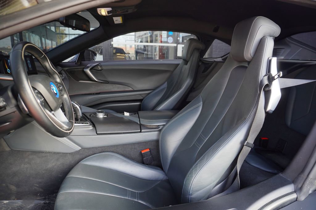 Used 2015 BMW i8 image 2